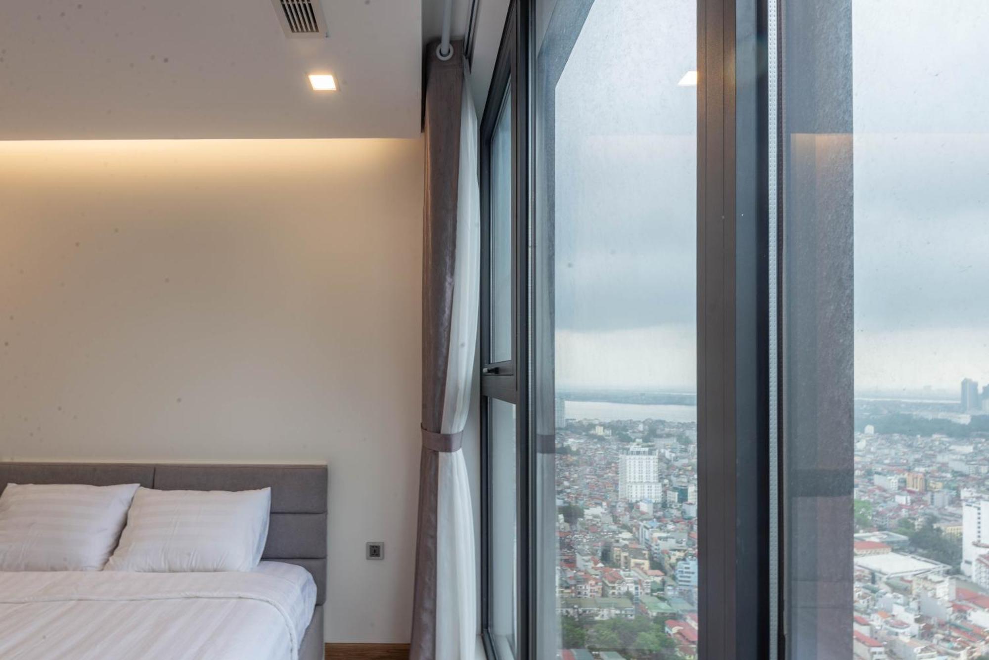 Luxury Serviced Apartment Vinhomes Metropolis Premium ฮานอย ภายนอก รูปภาพ